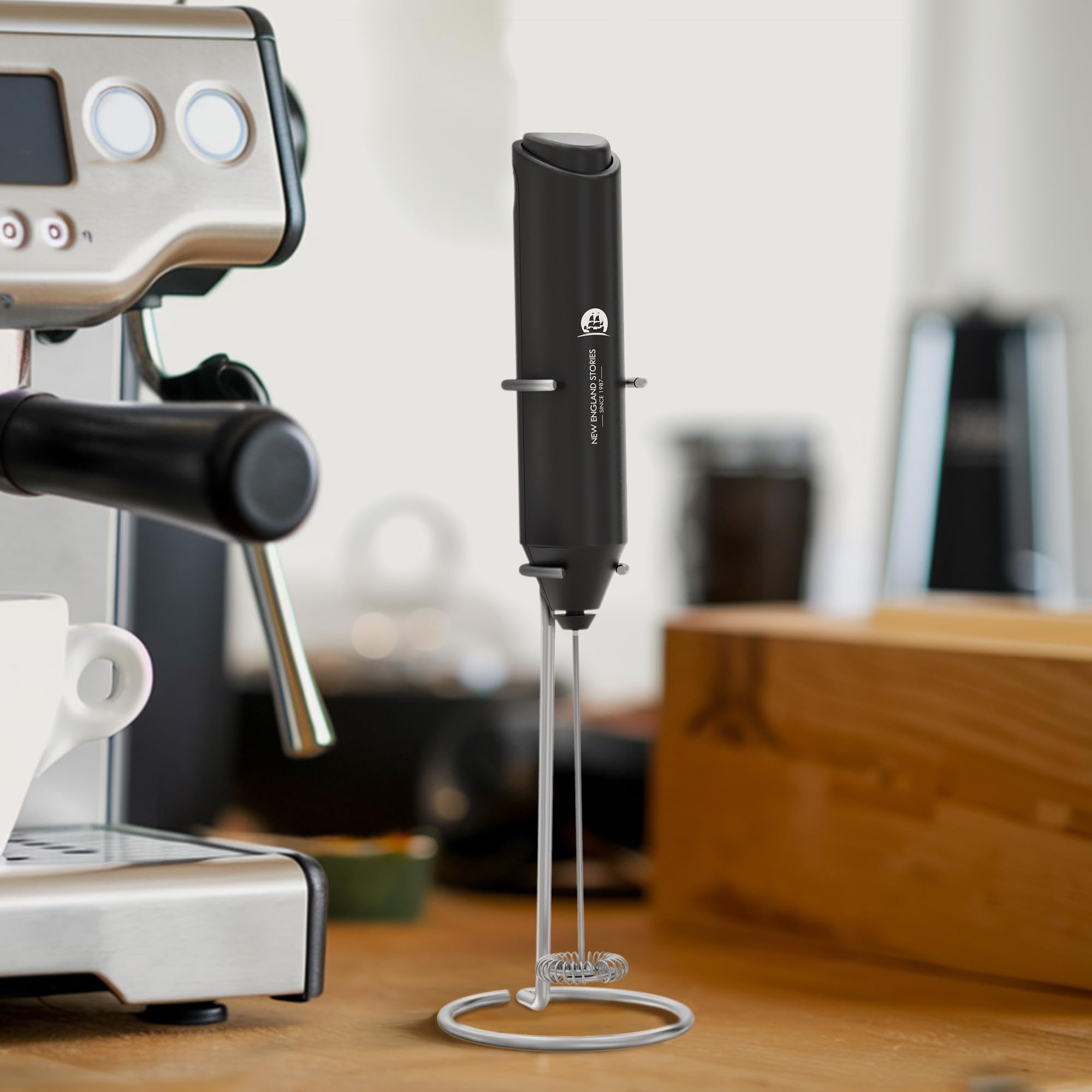 Powerful Milk Frother Wand - Mini Handheld Milk Frother with Stainless Steel Whisk - Battery-Powered Drink Mixer for Coffee, Lattes, Cappuccinos, Matcha - Coffee Enthusiasts Gift - Black